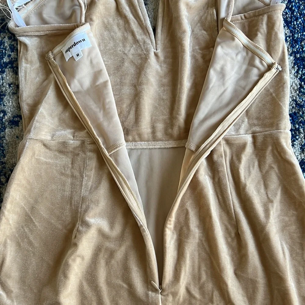 superdown Erika Feather Trim Mini Dress in Champagne M - Picture 8 of 9